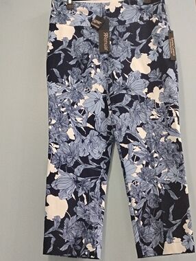 NWT Renuar Navy and Light Blue Floral Print Capri Pants Tummy Control Size 8